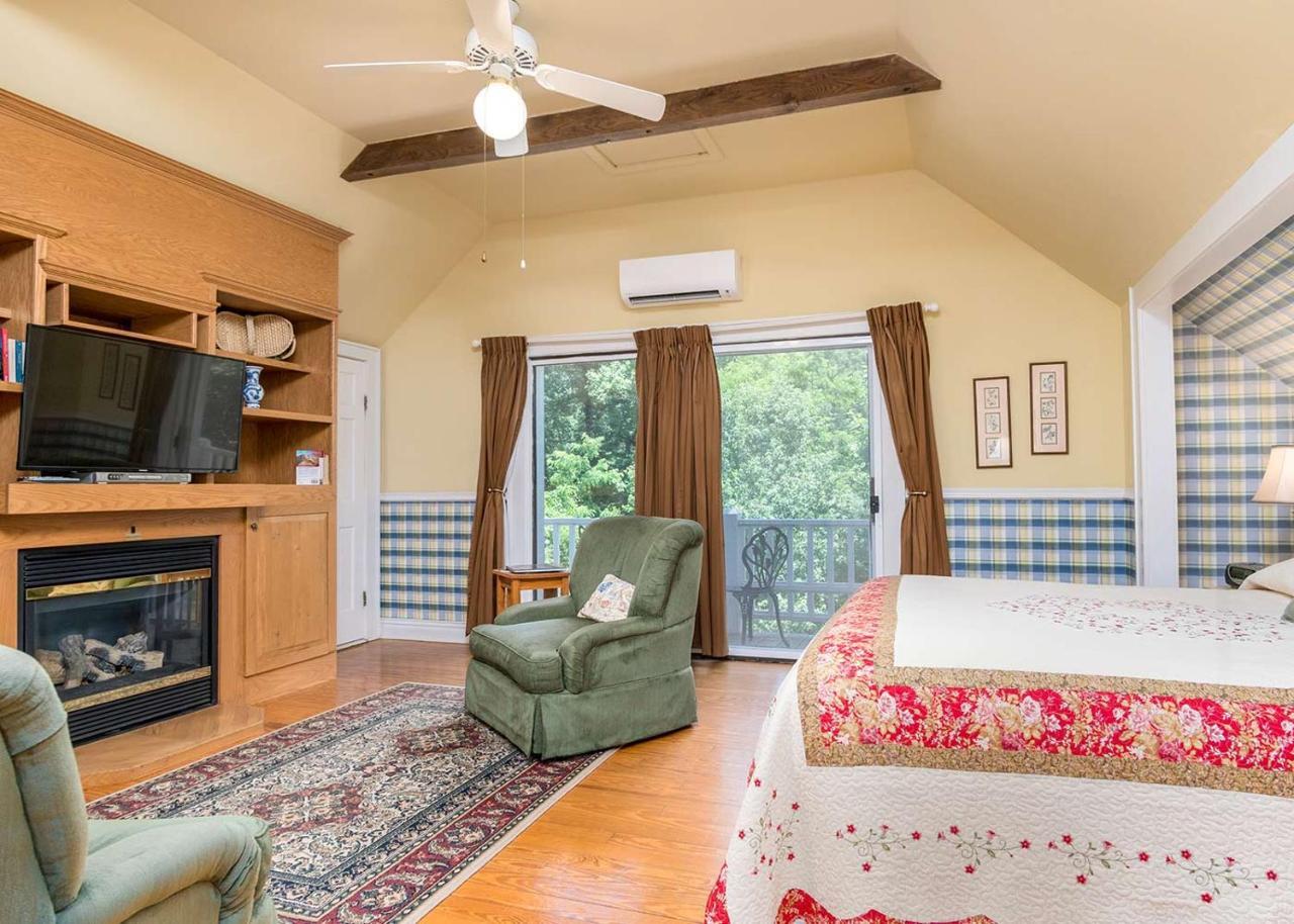 Highland Lake Inn & Resort - Flat Rock Εξωτερικό φωτογραφία