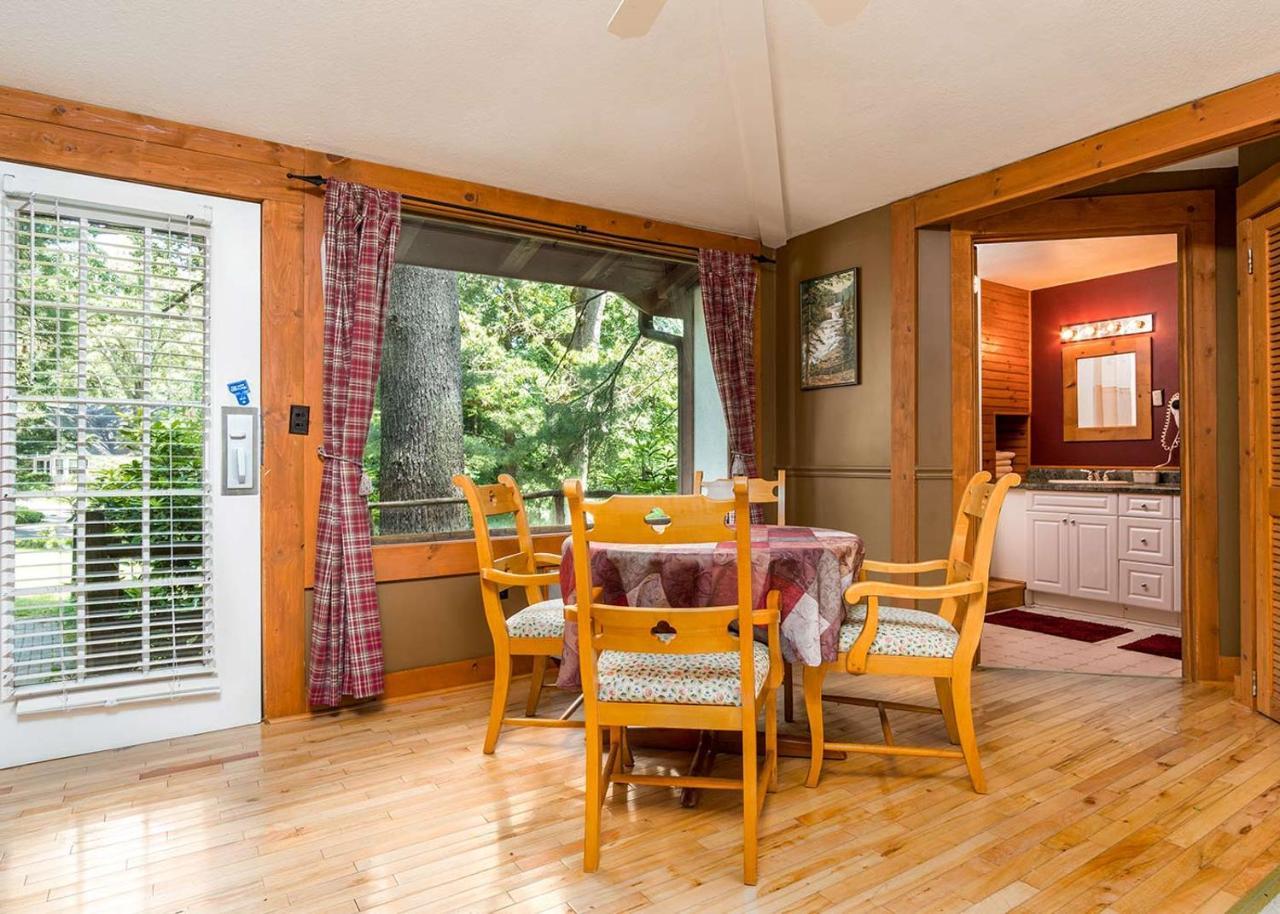 Highland Lake Inn & Resort - Flat Rock Εξωτερικό φωτογραφία