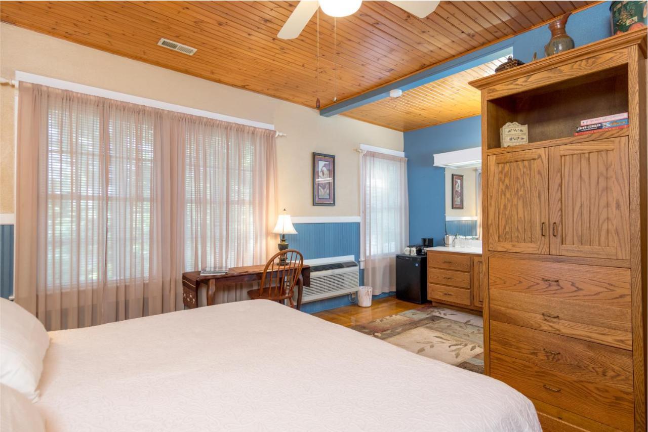 Highland Lake Inn & Resort - Flat Rock Εξωτερικό φωτογραφία
