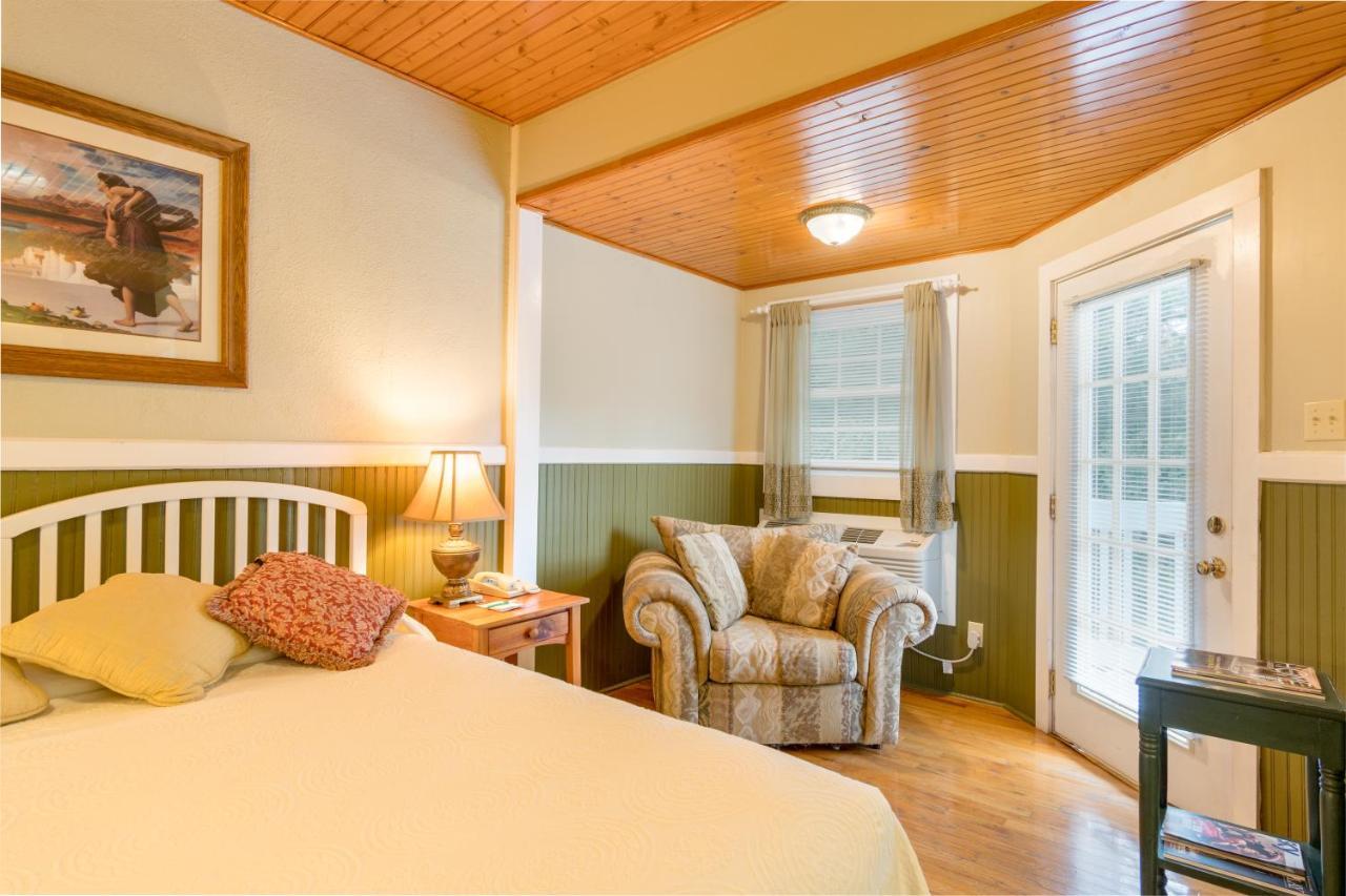 Highland Lake Inn & Resort - Flat Rock Εξωτερικό φωτογραφία