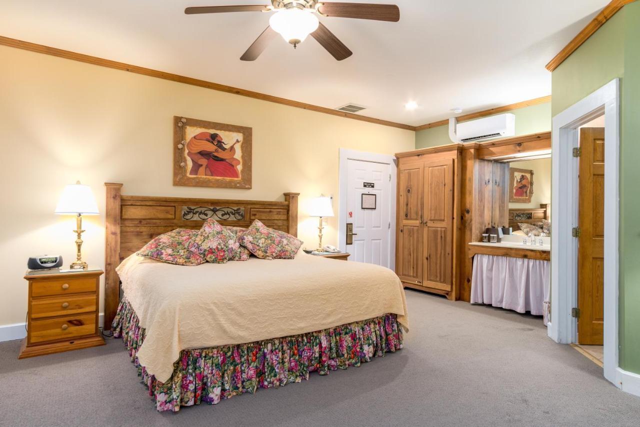Highland Lake Inn & Resort - Flat Rock Εξωτερικό φωτογραφία