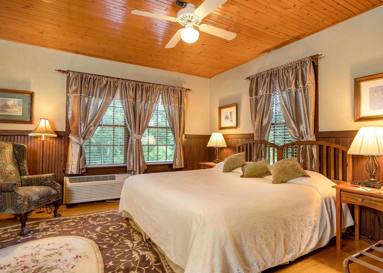Highland Lake Inn & Resort - Flat Rock Εξωτερικό φωτογραφία
